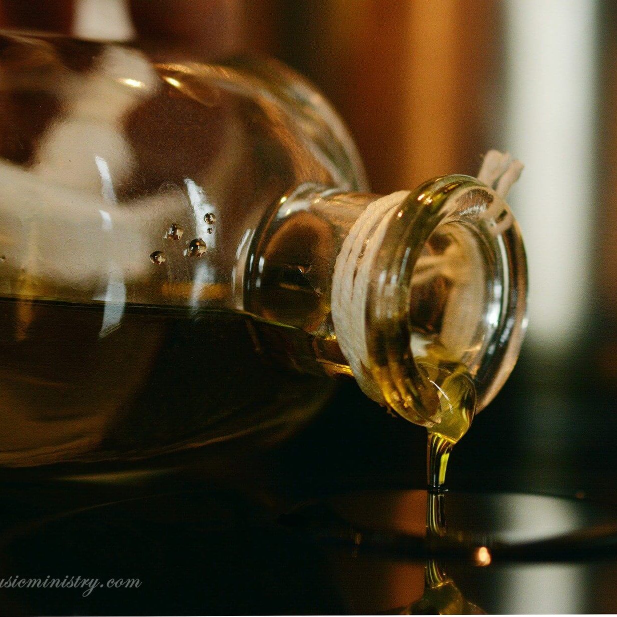 WHAT IS THE DIFFERENCE BETWEEN ANOINTED AND ANOINTING visual data 4