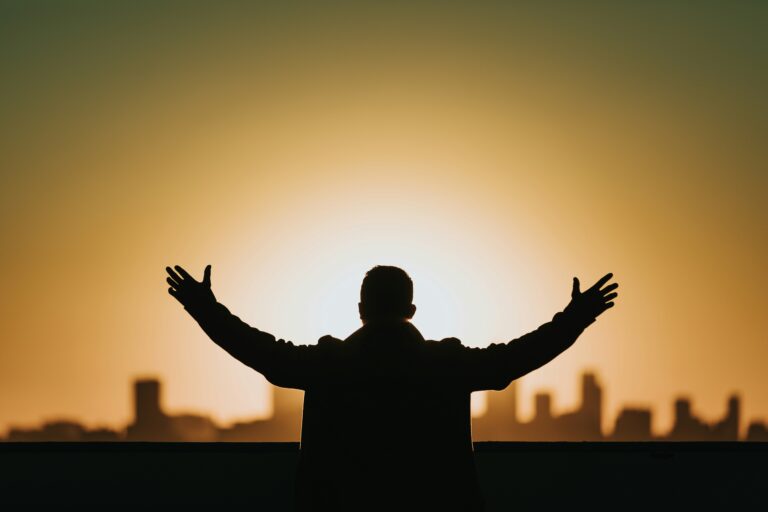 GOD'S GLORY THROUGH THE MINISTER'S LIFE ‎