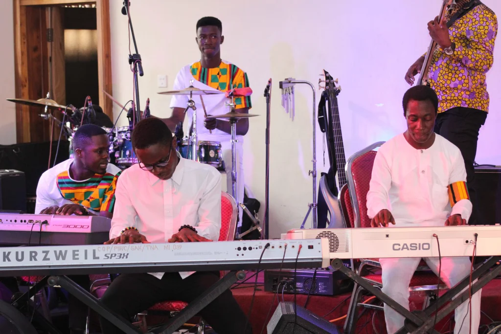 Breakthrough Praise 2018, Glow Music Ministry