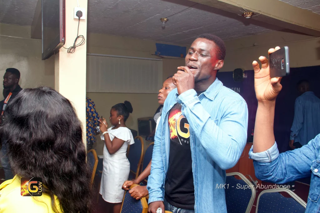 Moments with the King, Glow Music Ministry