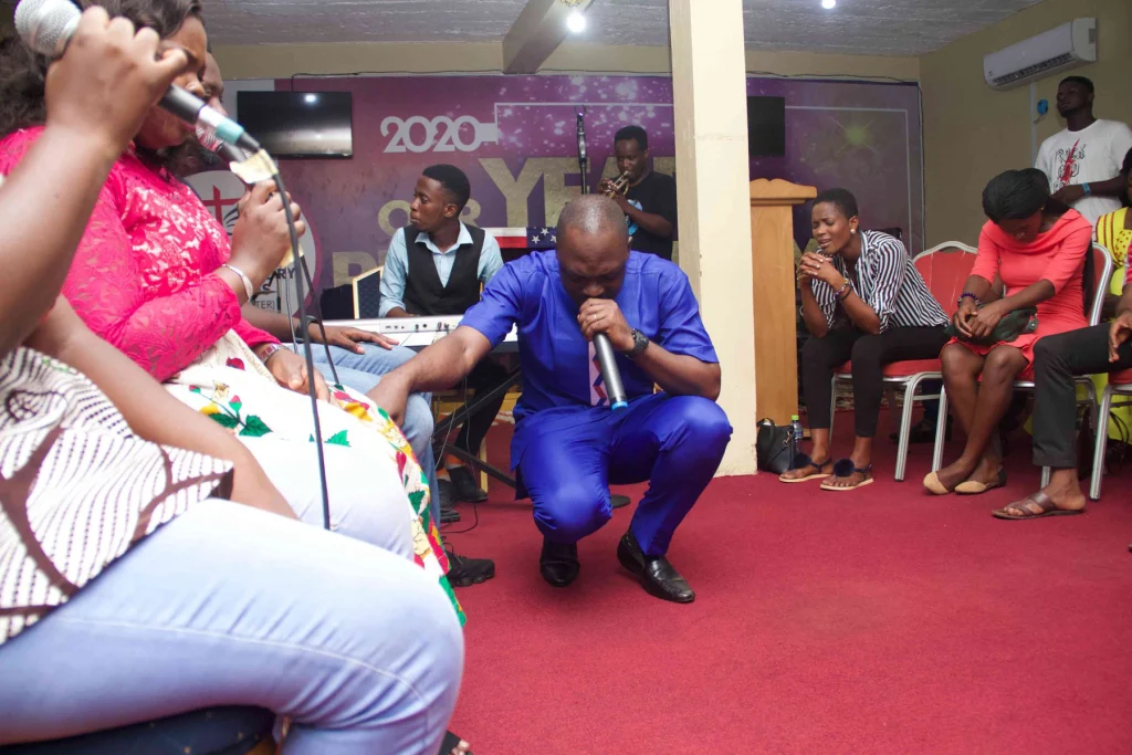 Moments with the King, Glow Music Ministry